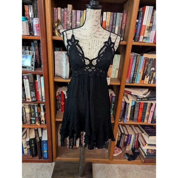 Free People Dresses & Skirts - FREE PEOPLE FP ONE Dress Womens Size XS Adella Slip Black Boho Crochet Lace Tier